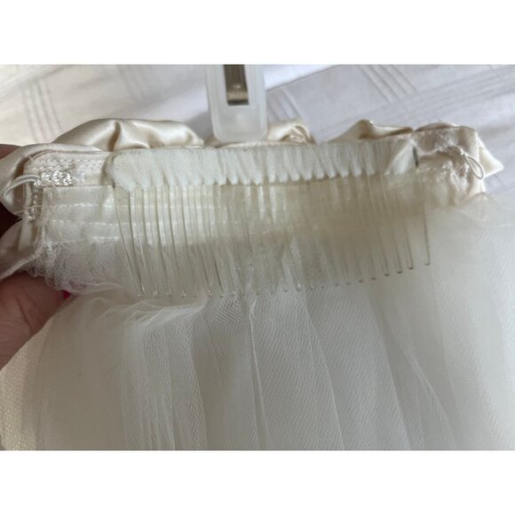Vintage 1970\'s Bridal Head Dress Veil With Three Satin Roses Rhinestones main image 5